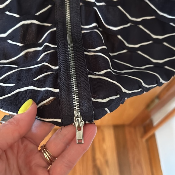 🔥Textured sleeveless dress with pockets and full length back zipper - very sexy - Picture 8 of 13